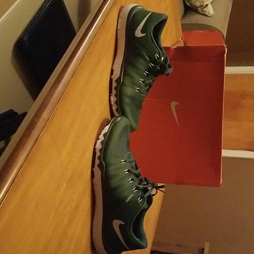 Flywire Nike's - image 1